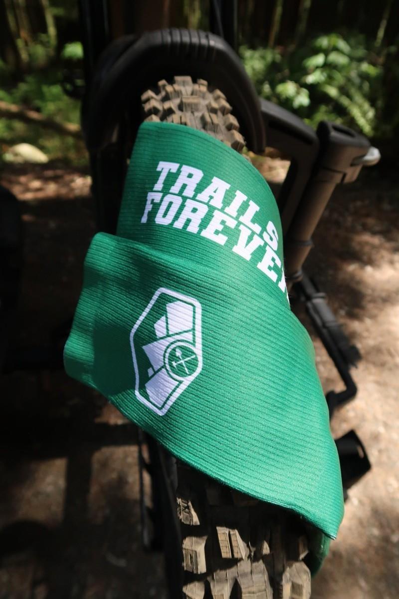 Trails Forever Crew Socks - green 1