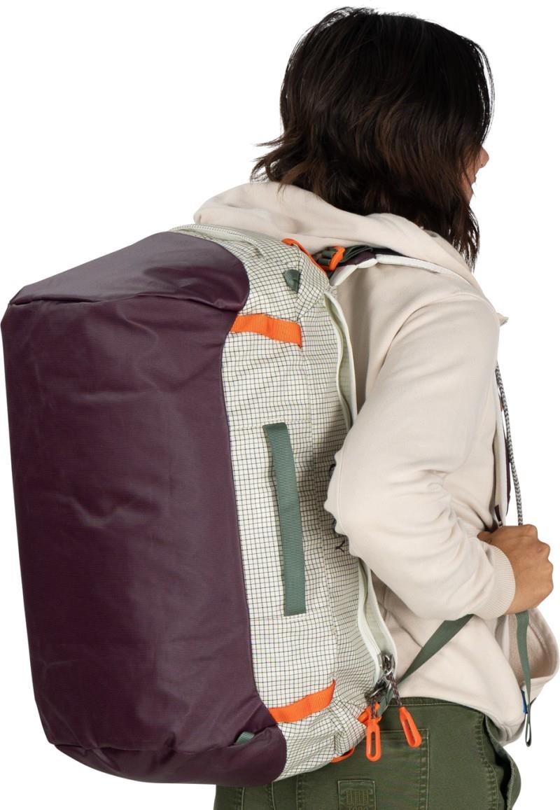 Transporter Duffel 40 - mystery white / moody burgundy 1