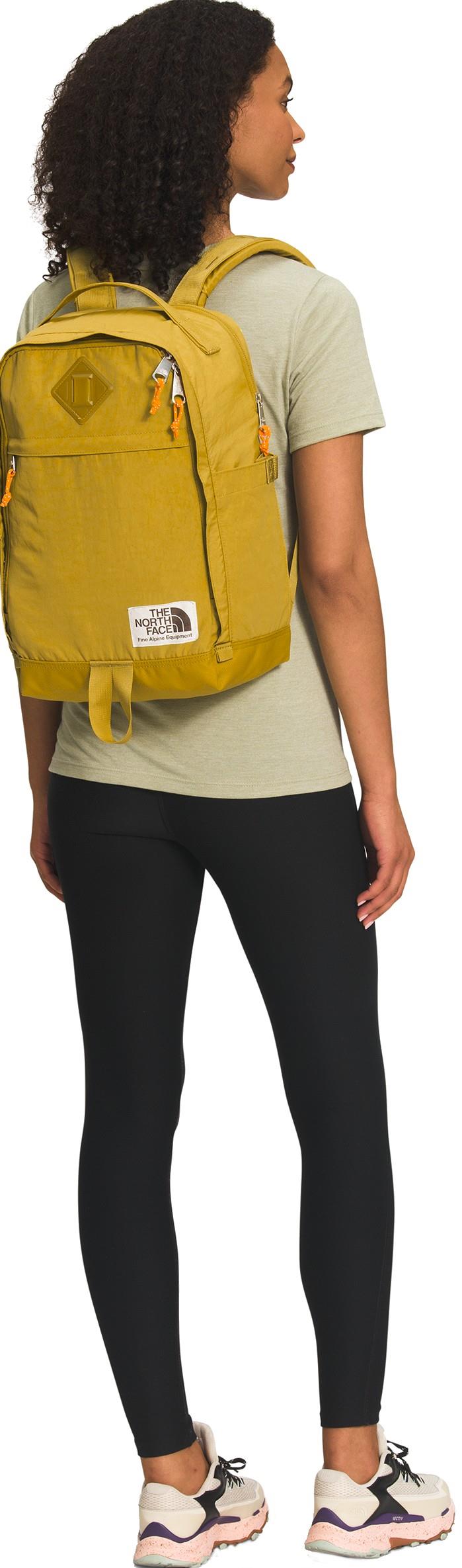 Berkeley Daypack - mineral gold / cone orange 1