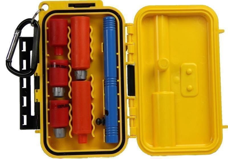 Kit 01 - Hard Case, Pen Launcher, 2 Bear Bangers & 3 Flares - Not Applicable 2