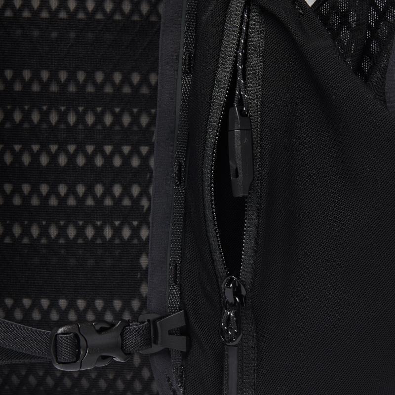 Distance 8 Backpack - Mens - Ultra Blue 8