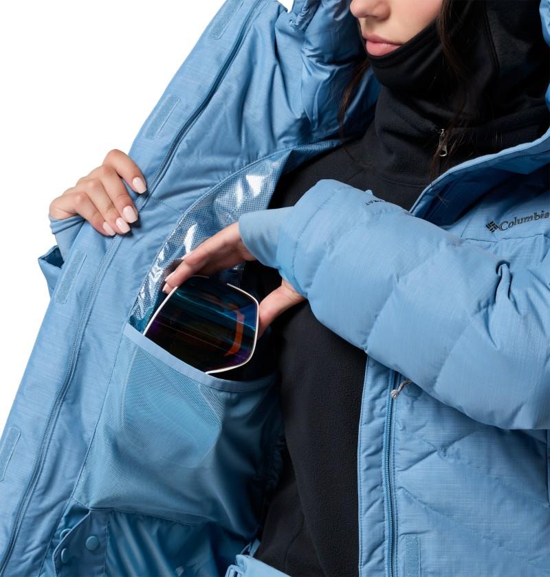 Lay D Down V Jacket - Womens - rainy day 1