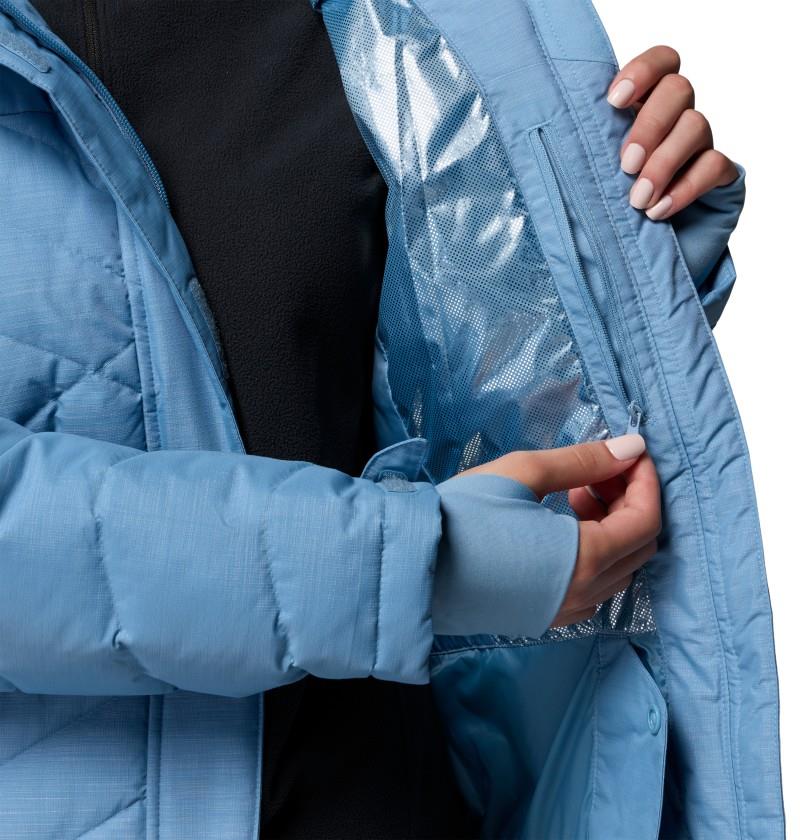 Lay D Down V Jacket - Womens - rainy day 1