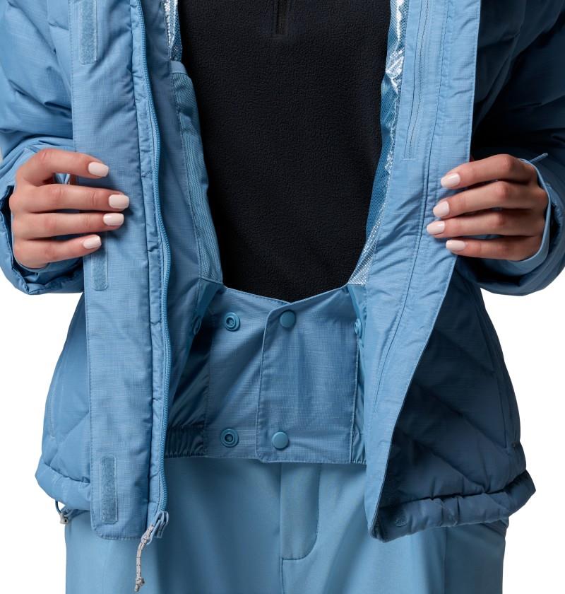 Lay D Down V Jacket - Womens - rainy day 1