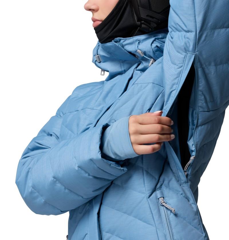 Lay D Down V Jacket - Womens - rainy day 1