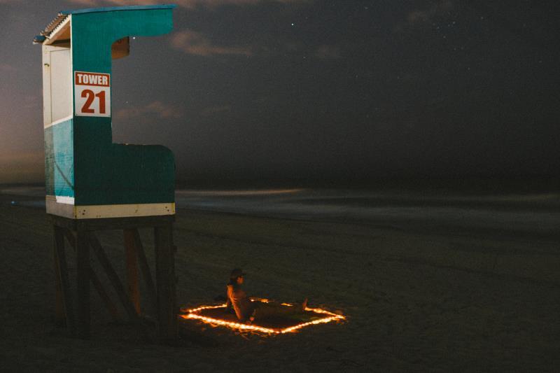 Islander LED Blanket - sunshine 1
