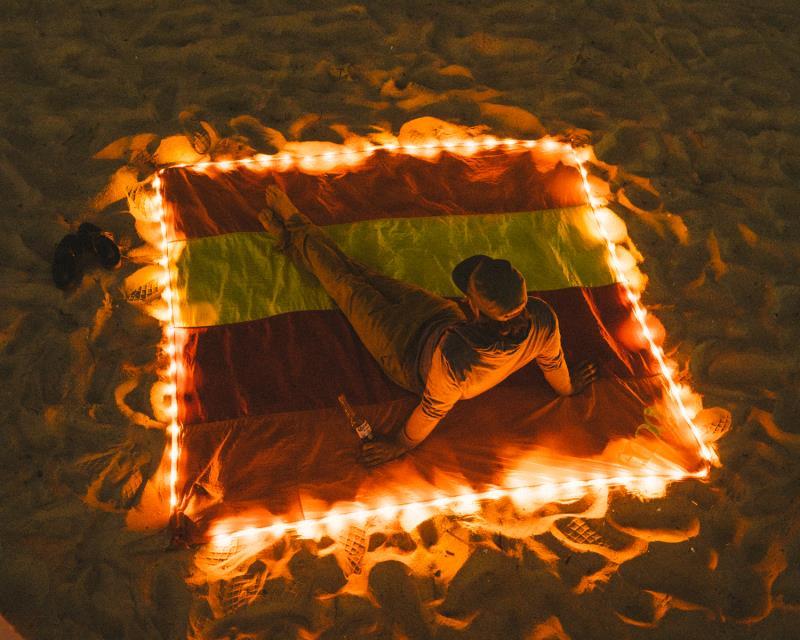 Islander LED Blanket - sunshine 1