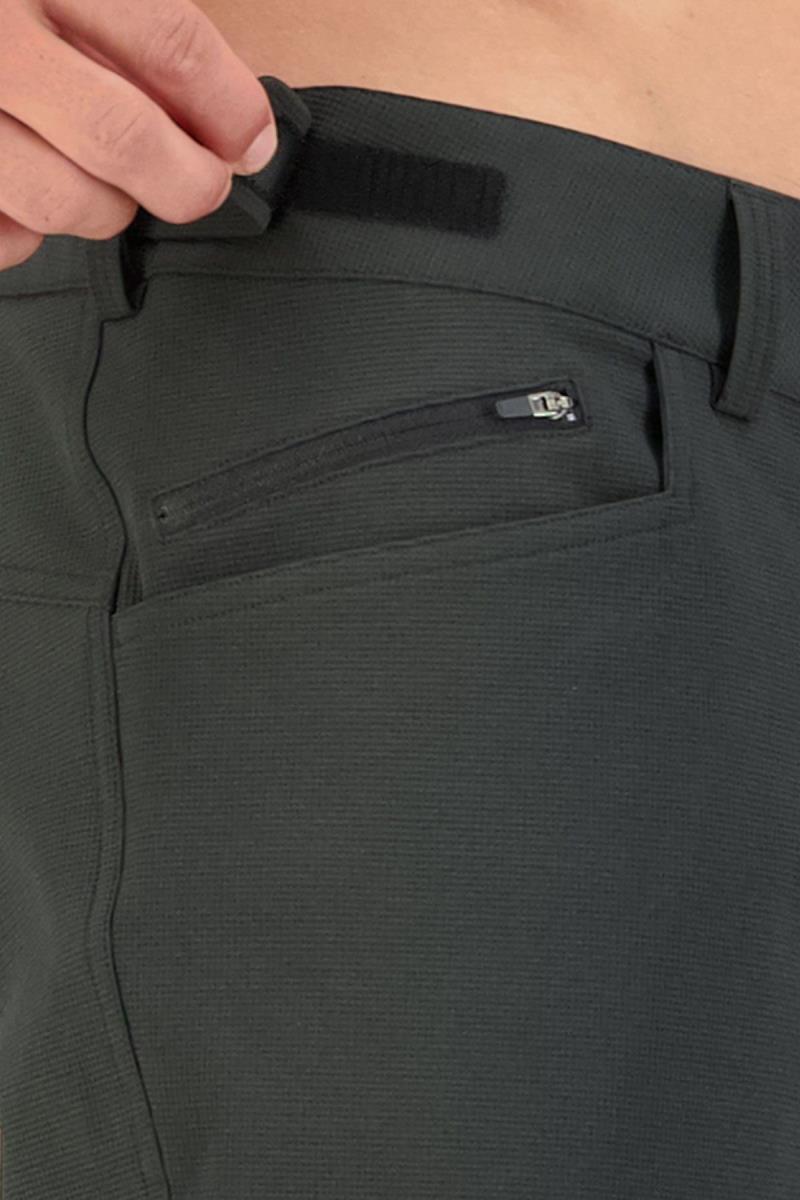 Momentum 2.0 Bike Shorts - Mens - black / gold 1