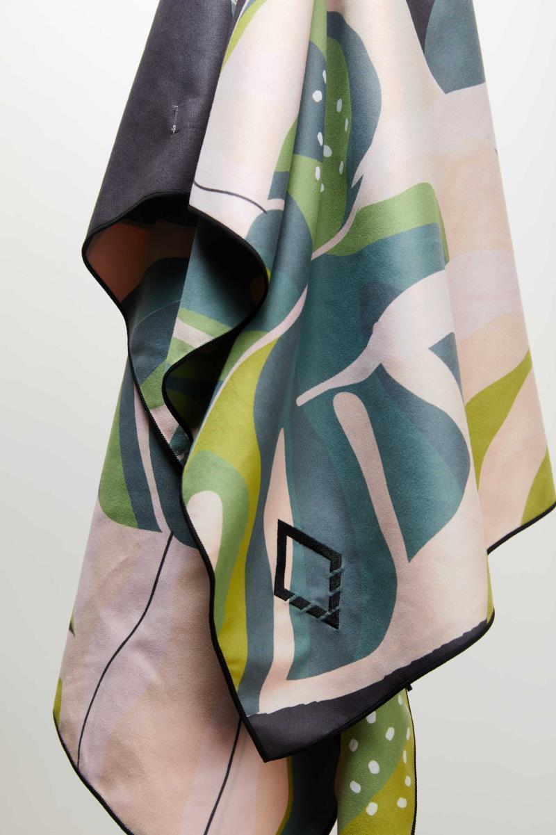 Ultralight Towel - monstera green pink 1