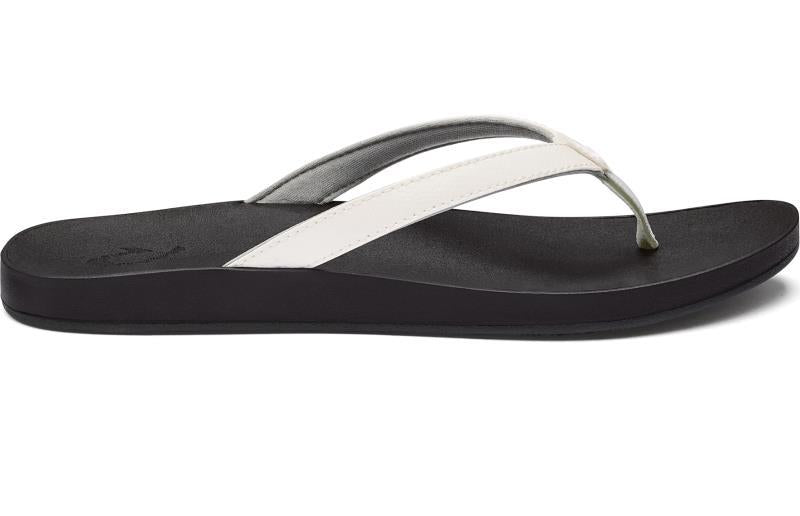 Puawe - Womens - White / Black 1