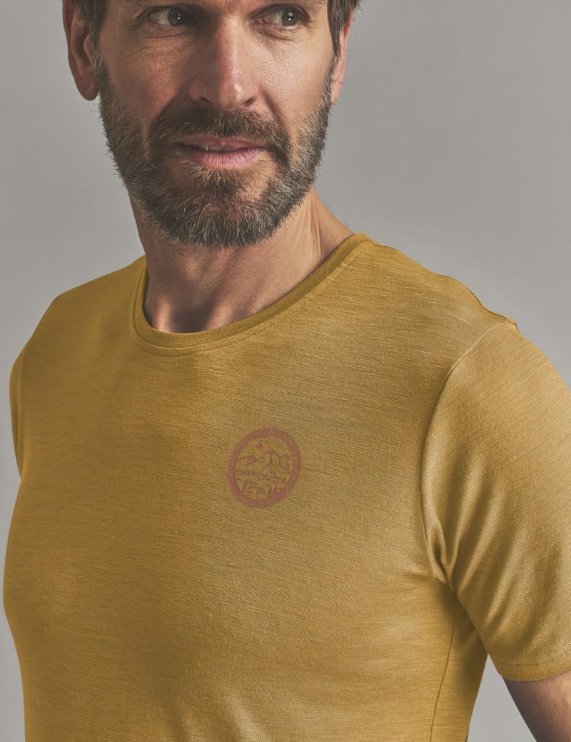 185 Merino Mtn Badge T-Shirt - Mens - dark cumin 1
