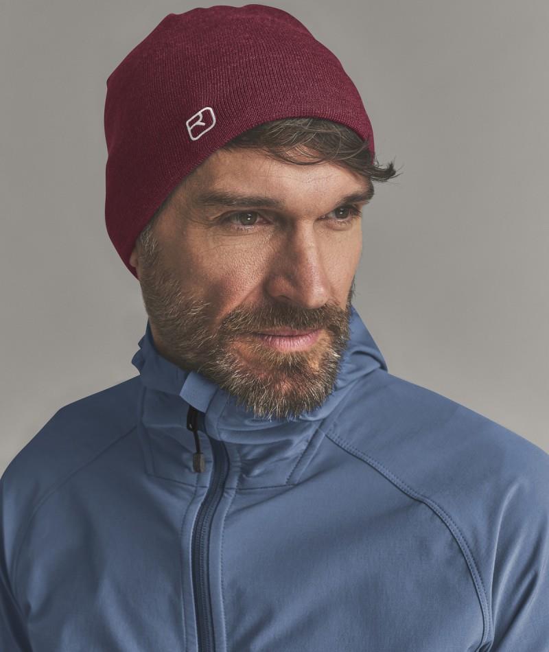 Peak Beanie - red malbec 1