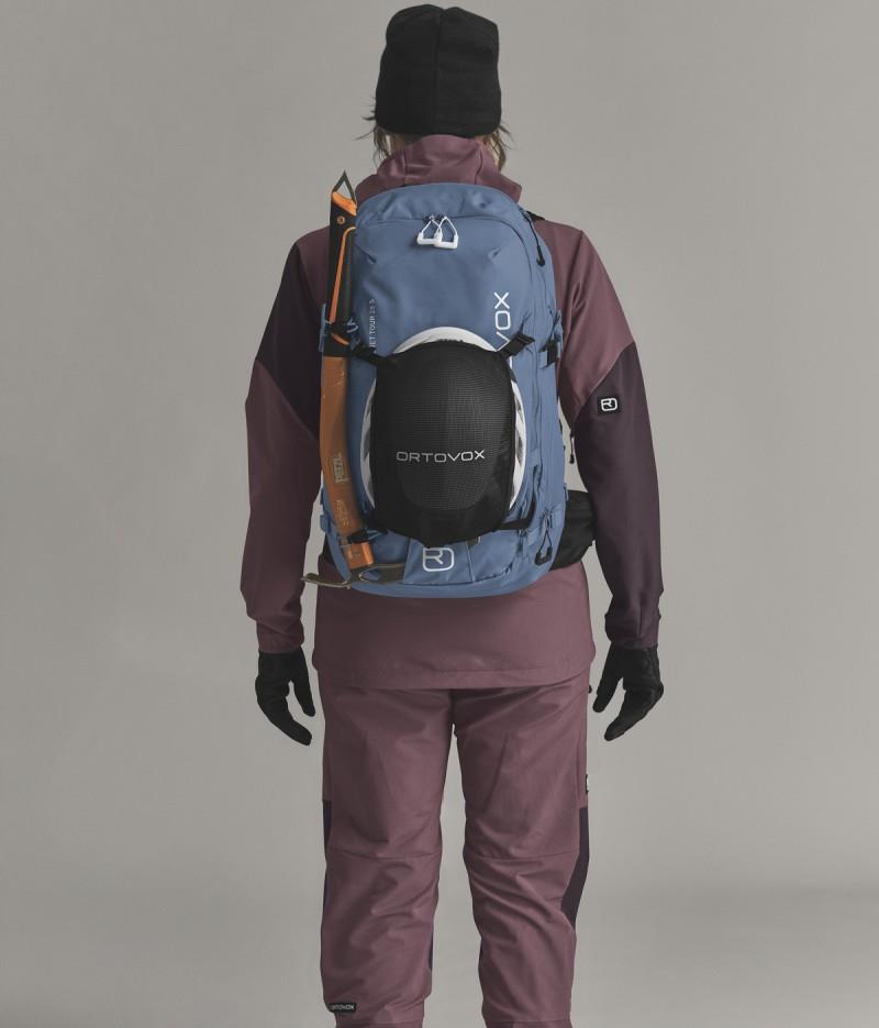 Venet Tour 28 S - light nunatak 1