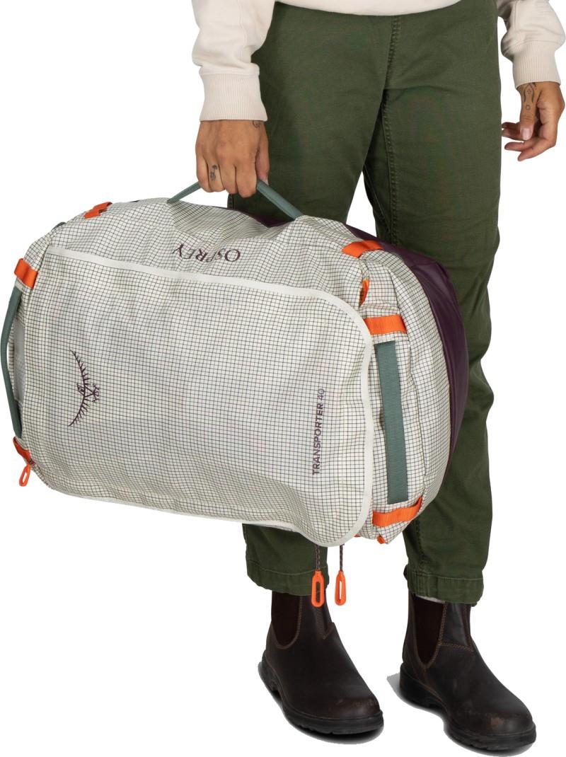 Transporter Duffel 40 - mystery white / moody burgundy 1