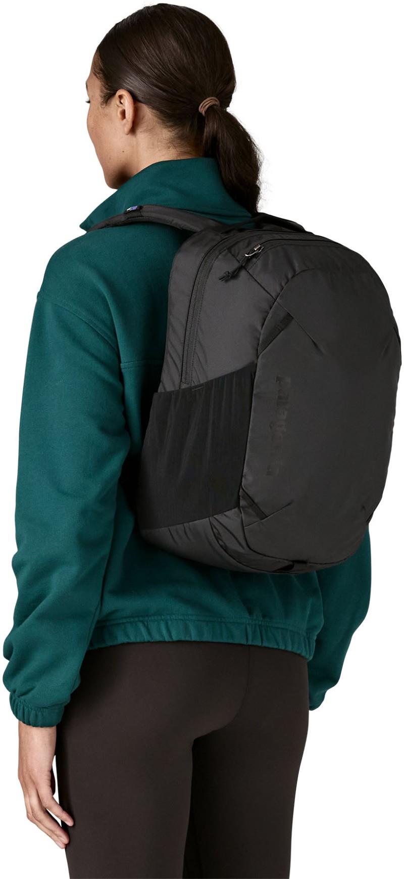 Atom Day Pack 24L - black 1
