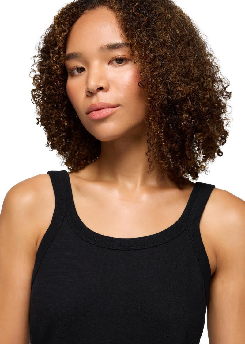 Cozy Up Scoop Tank - Womens - black 1