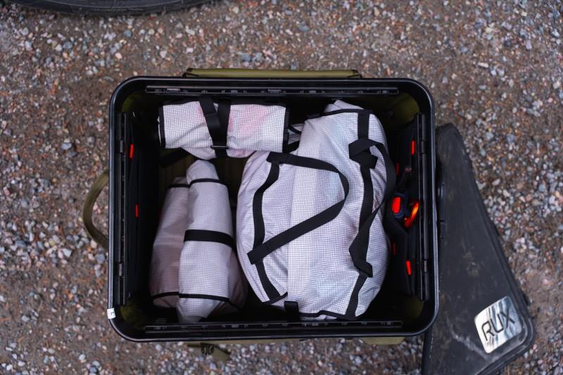Rux Packing Bag 20L - white w/ black grid 1