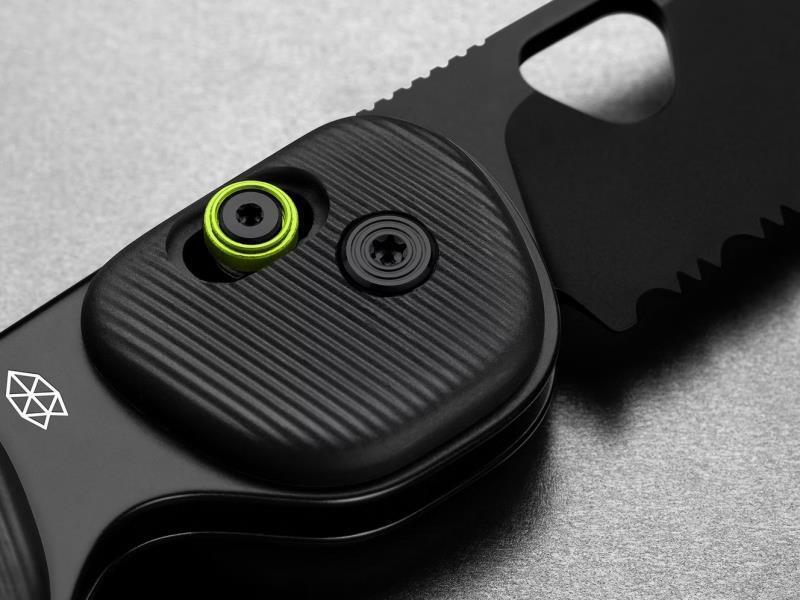 The Redstone - Black / Black / PP / Serrated 6