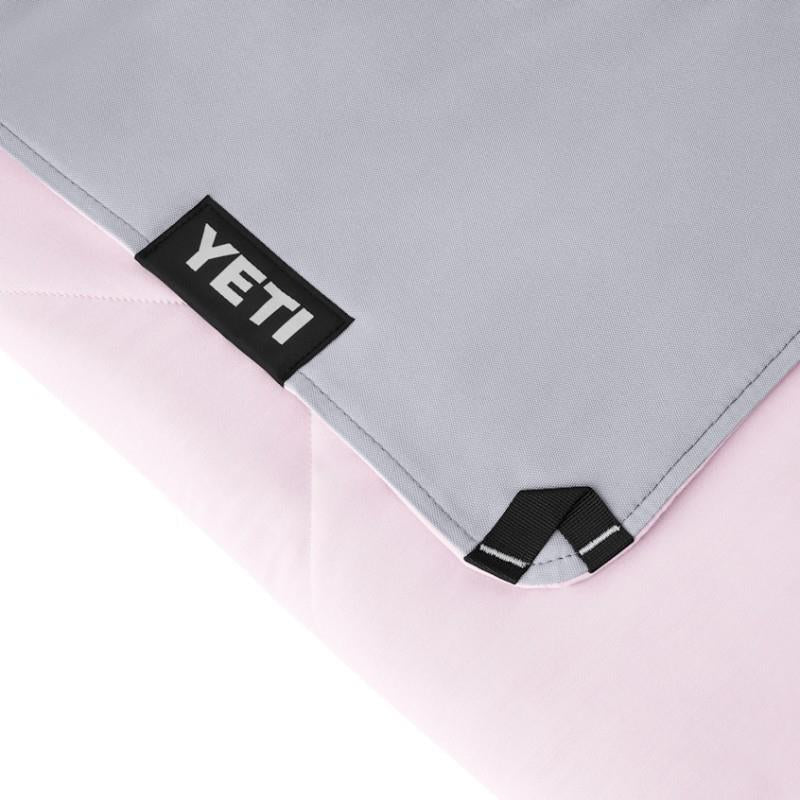 Lowlands Blanket - cherry blossom 1